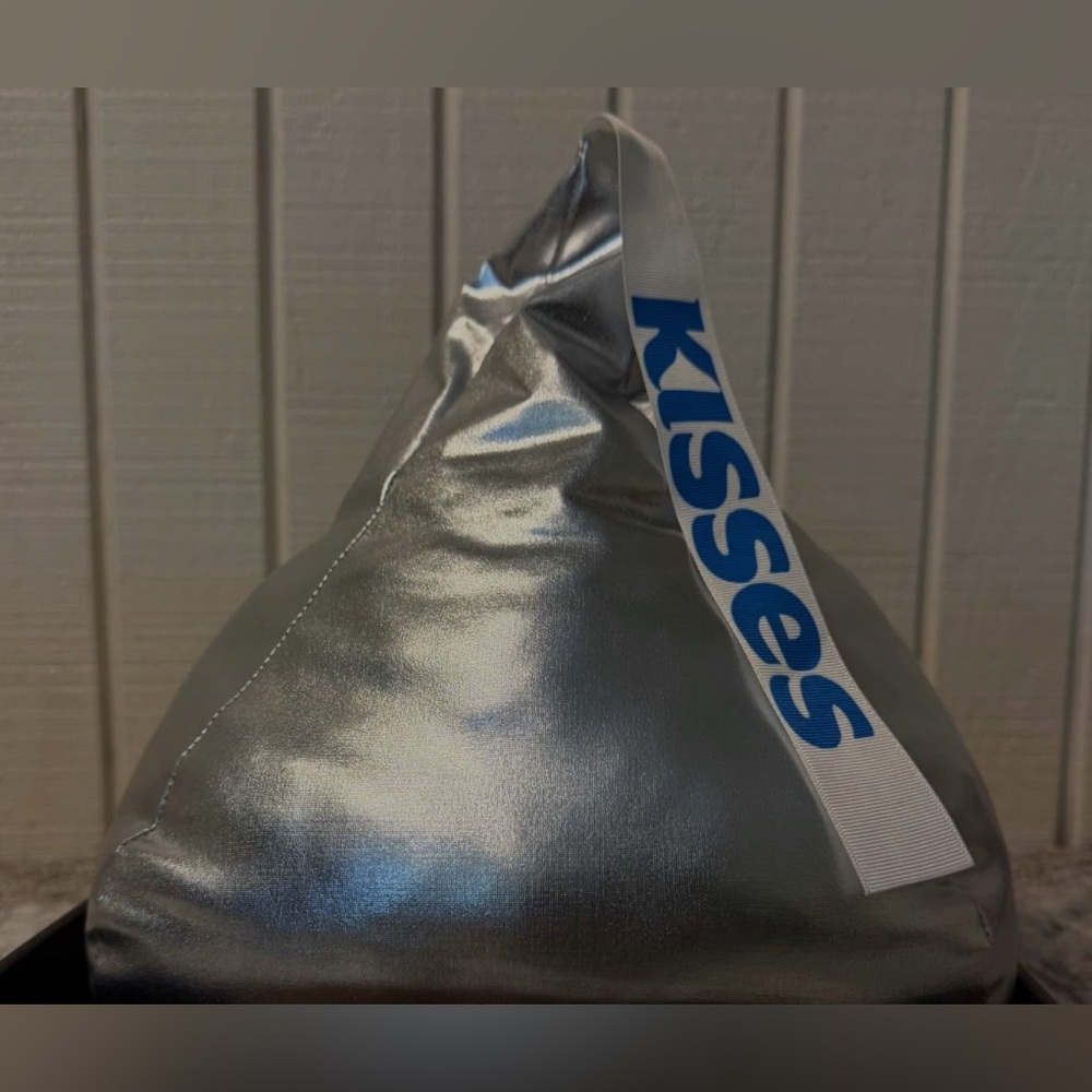 HERSHEYS KISSES weighted stuffie collectible 💖